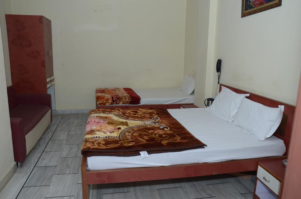 Oyo 15242 Hotel Rathi Palace Jaipur Ruang foto